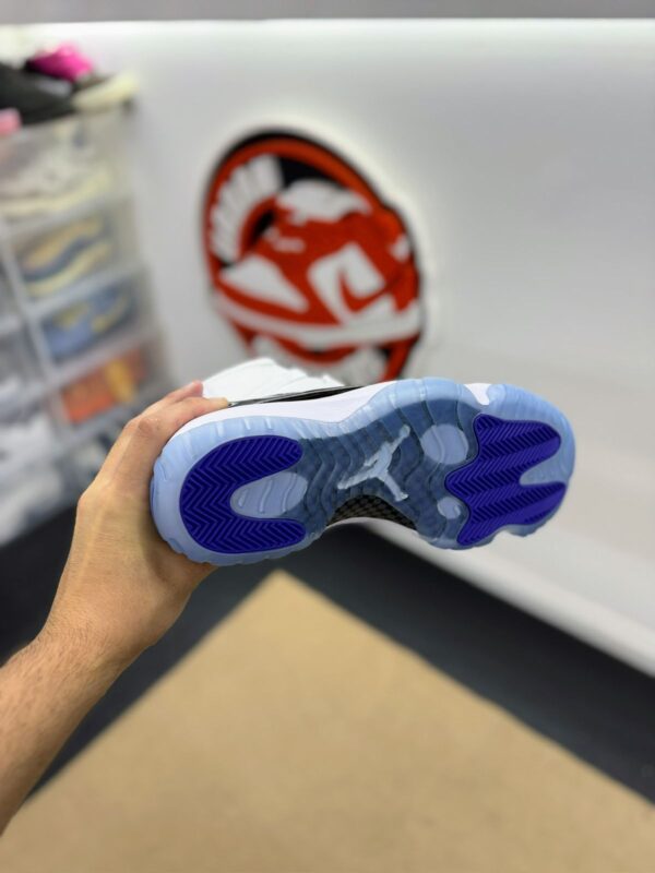 AIR JORDAN 11 - Image 3