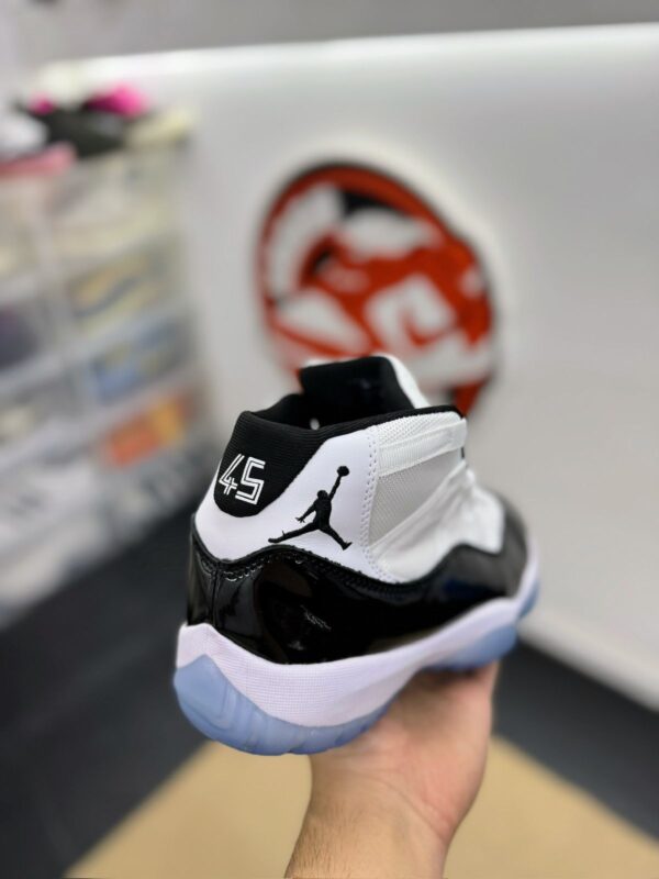 AIR JORDAN 11 - Image 2