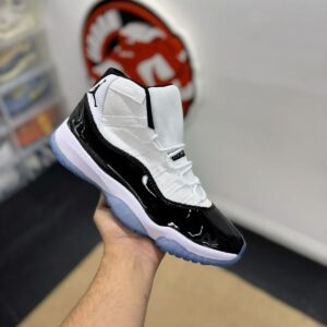 AIR JORDAN 11