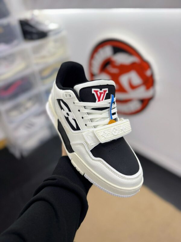 LOUIS VUITTON TRAINER SNEAKER - Image 2