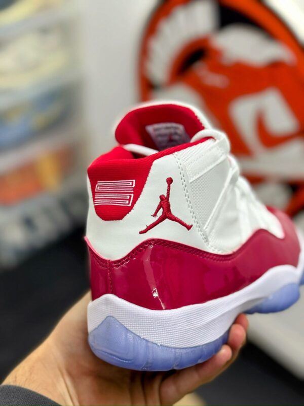 AIR JORDAN 11 - Image 6