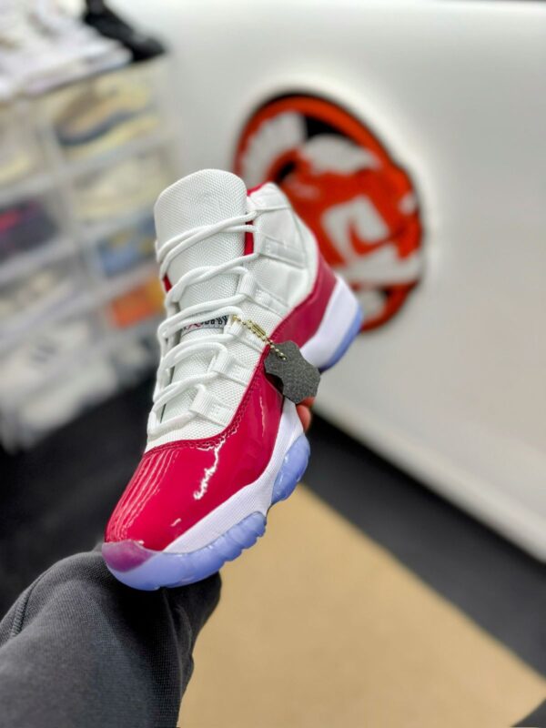 AIR JORDAN 11 - Image 5