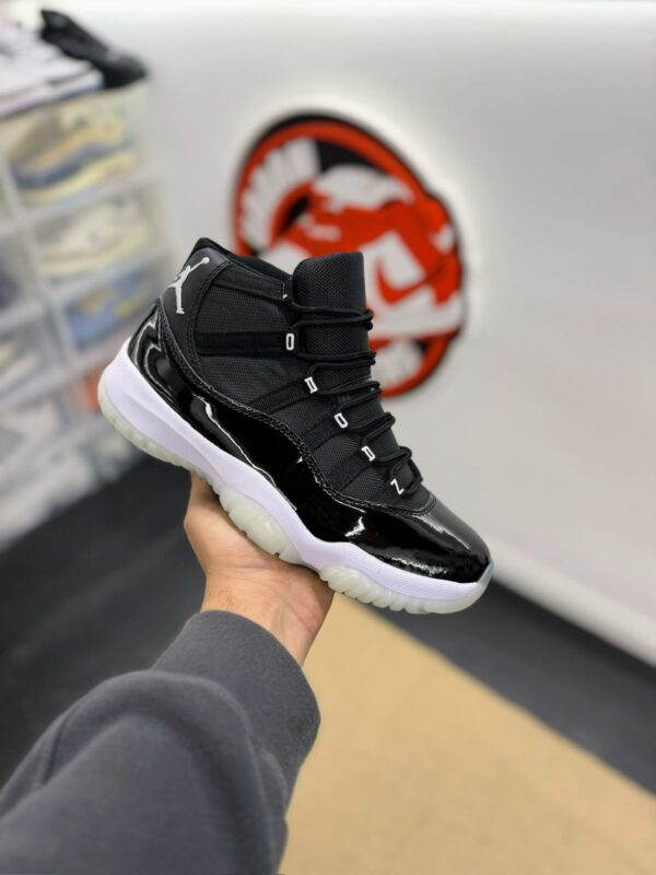 AIR JORDAN 11 - Image 7