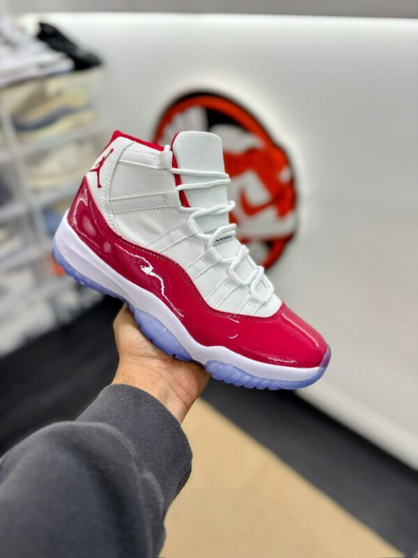AIR JORDAN 11 - Image 4