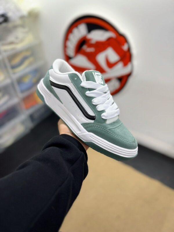 VANS HYLANE