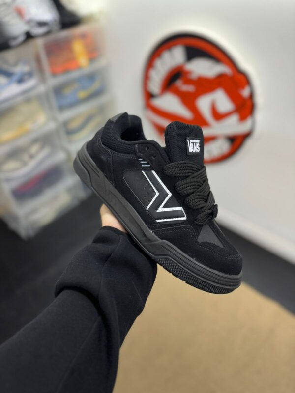 VANS UPLAND BLACK